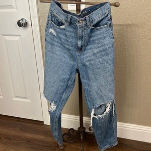 American Eagle Woman’s relaxed mom jeans size 6